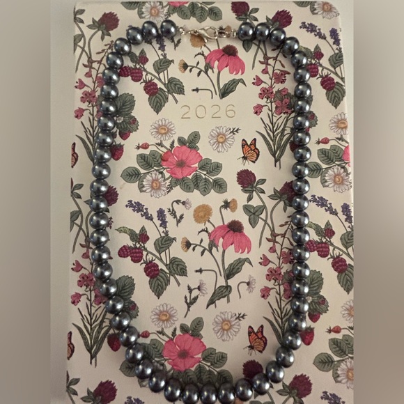 Jewelry - Gray Faux pearl Necklace, 18” silvertone lobster clasp like new (also in white)